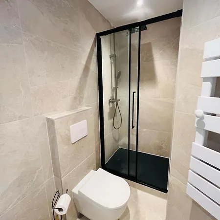 Abelia Yourhosthelper *