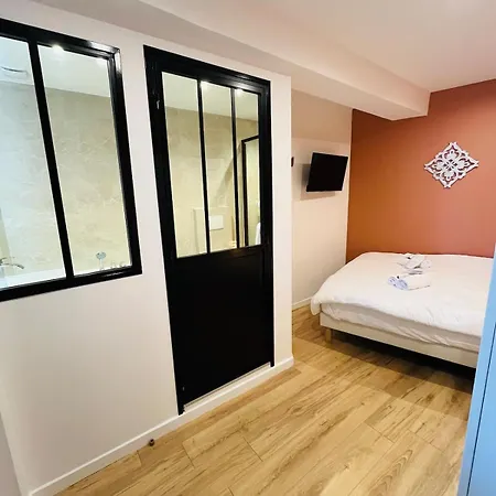 Abelia Yourhosthelper