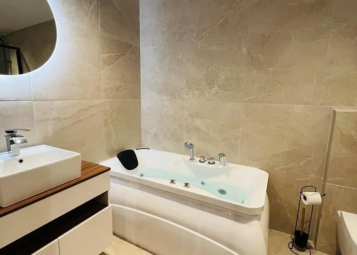 Abelia Yourhosthelper *